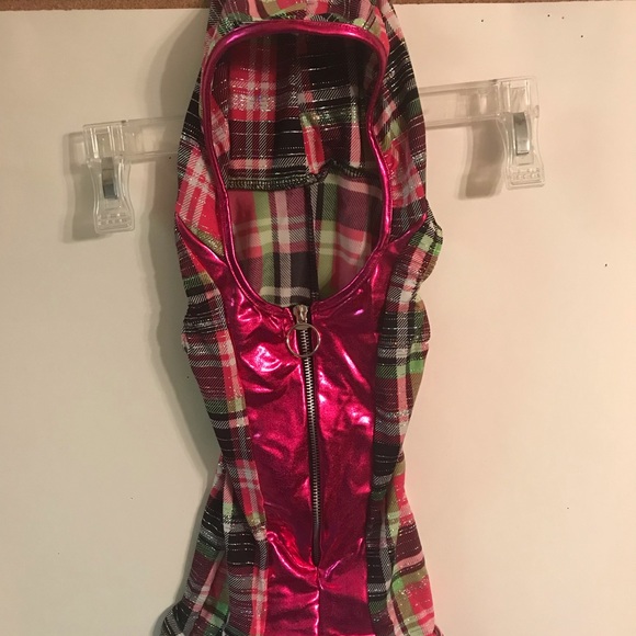 Child’s hooded romper - Picture 2 of 3